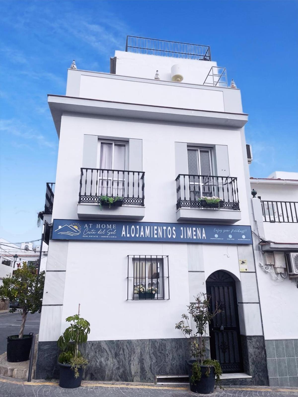 Estudio Jimena Burriana En El Centro De Nerja Luaran gambar